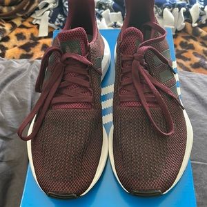 Adidas Swift Run J Youth 7/Woman’s 8.5 - Brand New